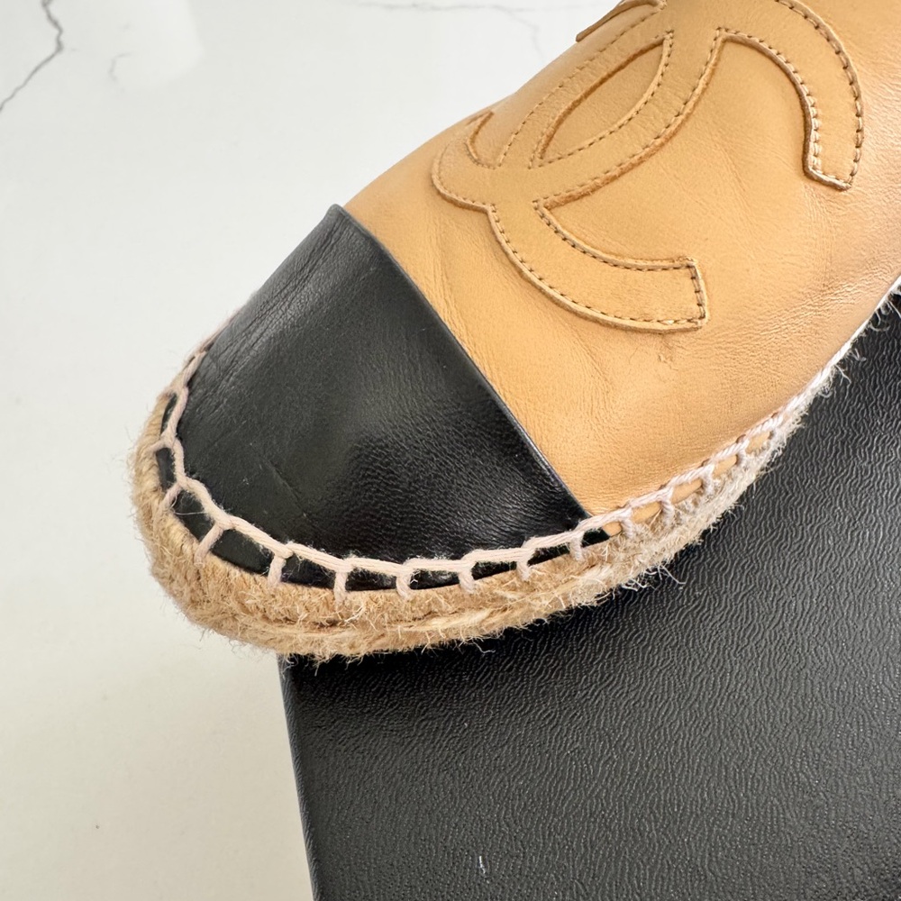 CHANEL Tan and Black Espadrilles Size 37 - Picture 6 of 8